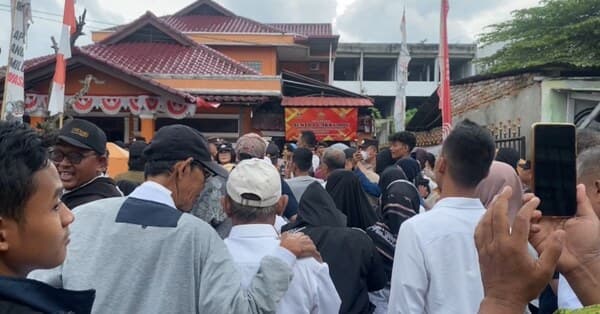 tagih_janji_bawaslu_medan_soal_psu_ratusan_warga_demo