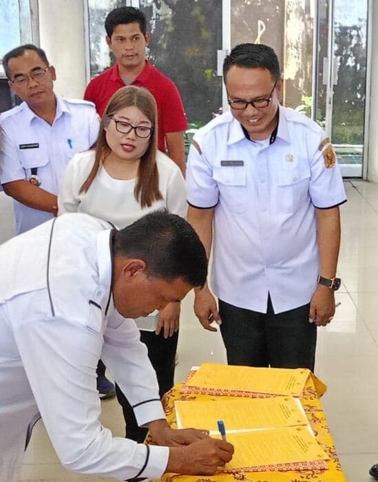 tahun_ini_perpanjangan_masa_jabatan_161_kades_di_dairi_dikukuhkan