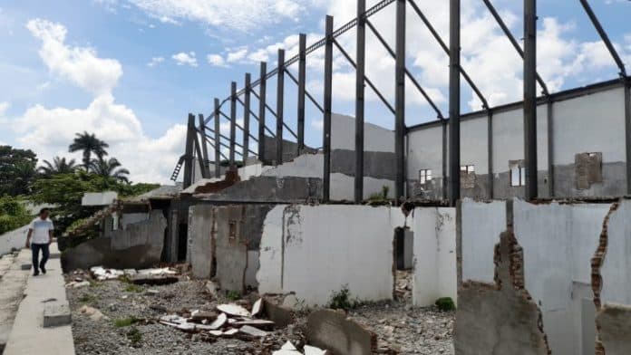 tak_ada_petugas_keamanan_penyebab_besi_stadion_sangnaualuh_berhilangan