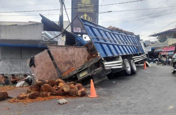 tak_ada_traffic_light_simpang_pmm_siantar_kerap_macet_dan_rawan_kecelakaan