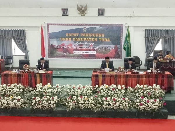 tak_hadir_di_hut_perak_toba_bupati_poltak_dan_wabup_tonni_tak_harmonis