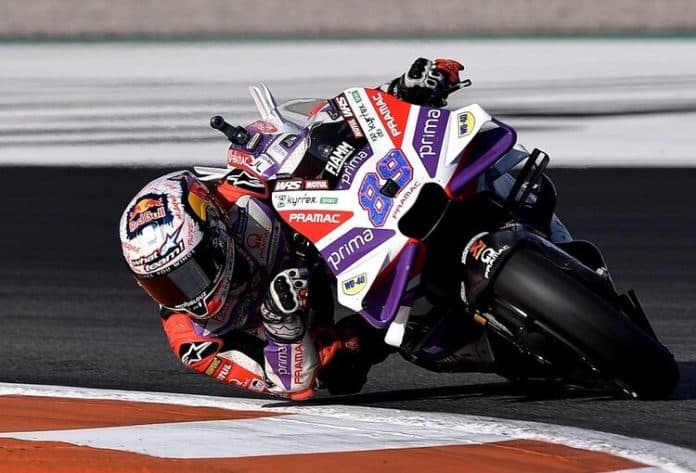 tak_juarai_motogp_2023_jorge_martin_jengkel_akibat_vinales_tidak_paham_kondisi