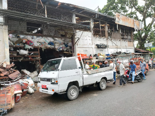 tampung_besi_curian_stadion_sangnaualuh_siantar_pengusaha_botot_diperiksa_polisi