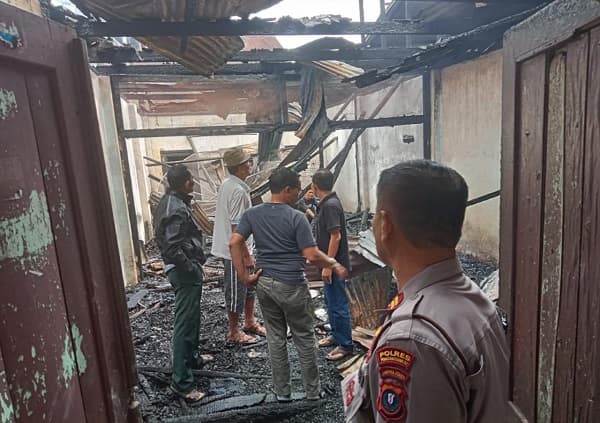 tangani_kebakaran_3_rumah_di_siantar_ini_langkah_cepat_tanggap_darurat_camat_dan_lurah