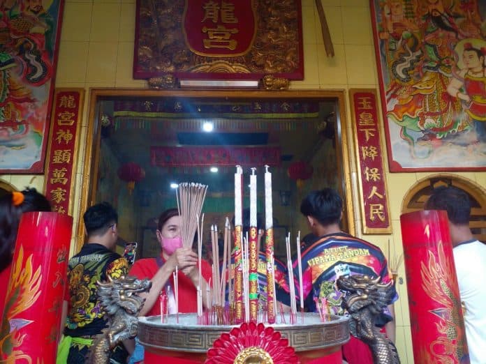 tanggal_9_kalender_imlek_penganut_konghucu_sembahyang_kaisar_langit