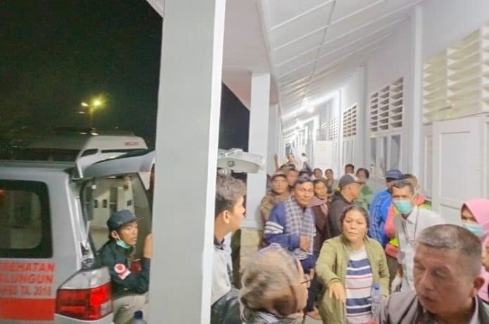 tangis_keluarga_korban_kecelakaan_pecah_di_rsud_tuan_rondahaim