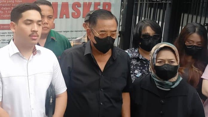 tangis_sang_jendral_saat_anaknya_akbp_doddy_prawiranegara_terlibat_kasus_irjen_teddy