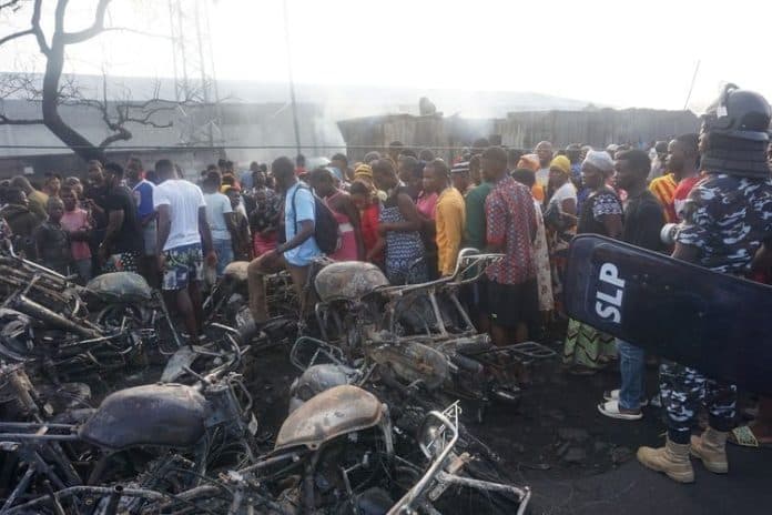 tangki_bbm_meledak_di_sierra_leone_99_orang_tewas