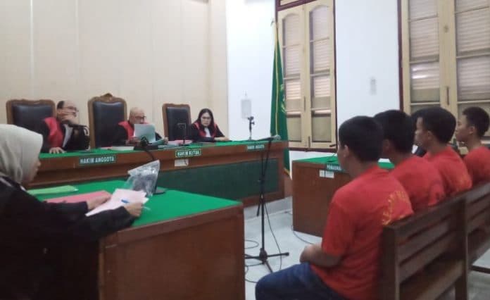 tawuran_antar_fakultas_lima_mahasiswa_ft_uhn_medan_dituntut_3_tahun_penjara