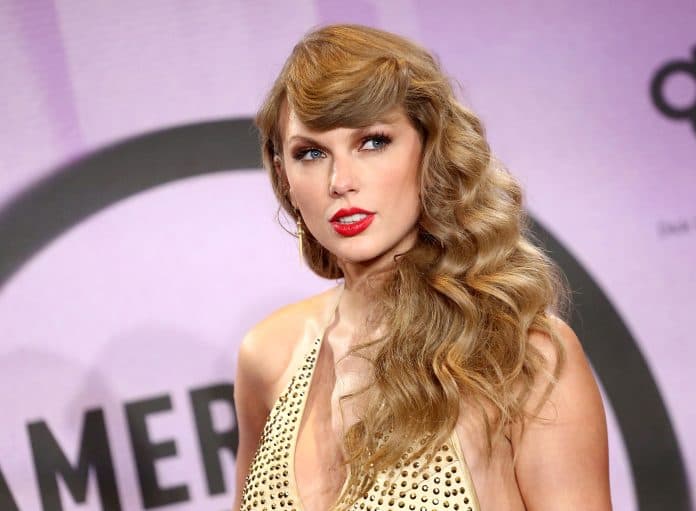 taylor_swift_siapkan_debut_sebagai_sutradara_film_fitur