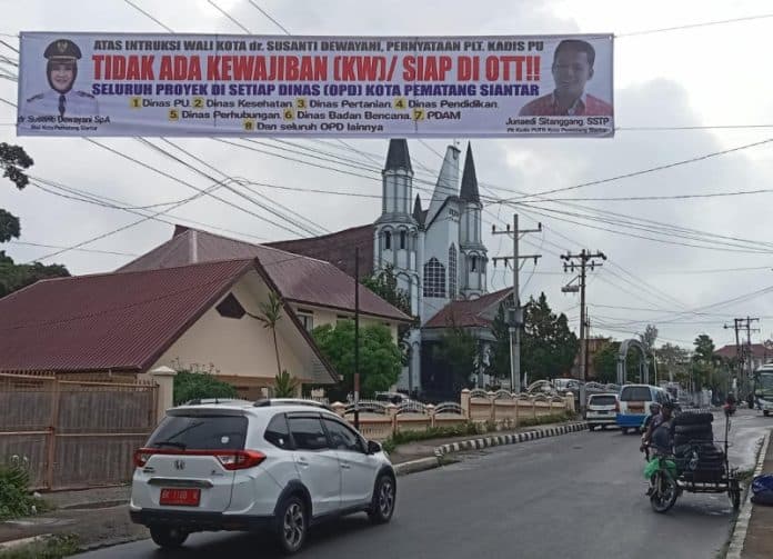 tegaskan_tidak_boleh_ada_pungli_lagi_di_opd_wali_kota_siantar_dinding_itu_bicara