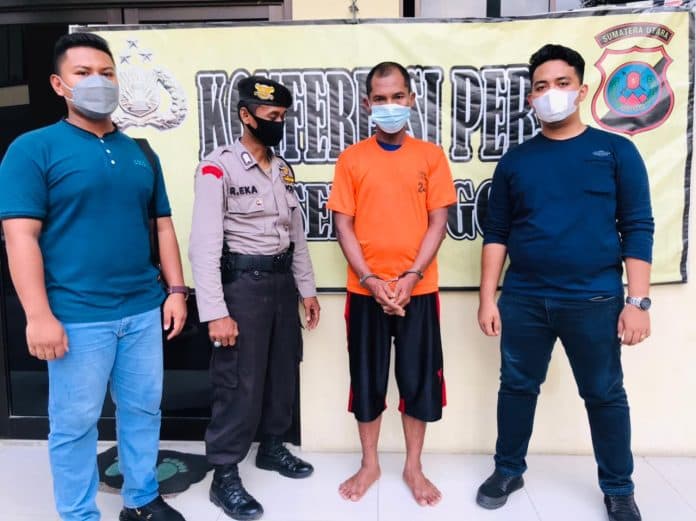 tekab_polsek_sunggal_bekuk_pengedar_sabu_desa_sei_semayang