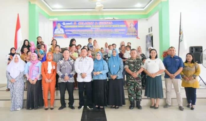 tekan_angka_kelahiran_pemkab_tapteng_dan_tni_gelar_pencanangan_baksos_pelayanan_kb_mow