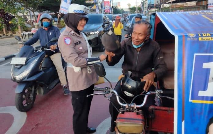 tekan_lakalantas_polda_sumut_gencar_edukasi_masyarakat_pada_operasi_zebra_toba_2024