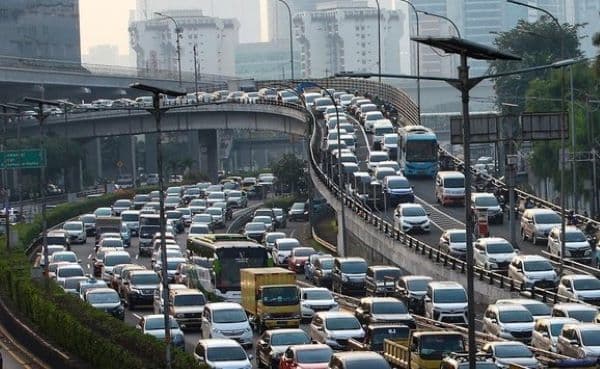 tekan_macet_di_jakarta_dprd_dki_usul_pembatasan_usia_kendaraan