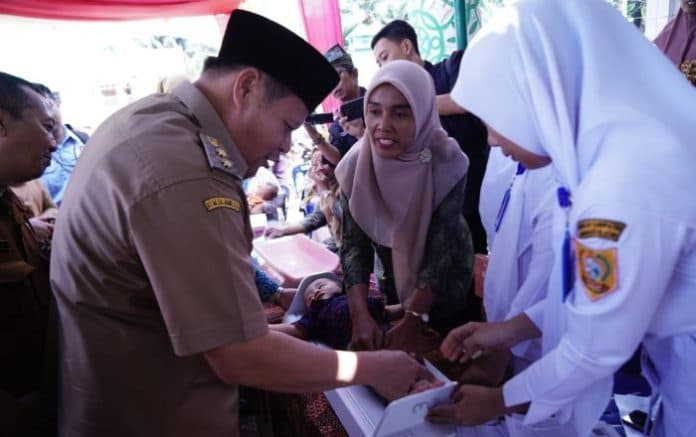 tekan_stunting_pemkab_labusel_gelar_posyandu_balita_dan_lansia_serentak