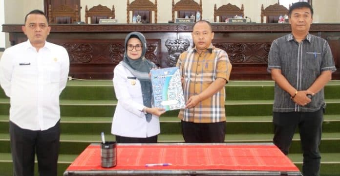 teken_nota_kesepakatan_kua_ppas_wali_kota_siantar_dasar_penyusunan_r_apbd_2024