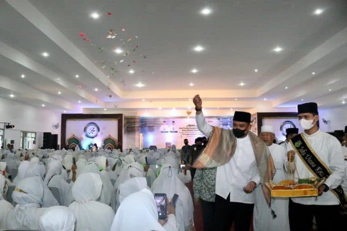 tepungtawari_1077_calon_jamaah_haji_bobby_nasution_titip_doa
