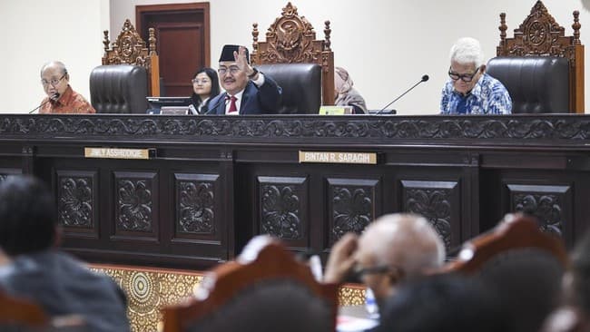 terbukti_langgar_etik_9_hakim_mk_dijatuhi_sanksi_teguran