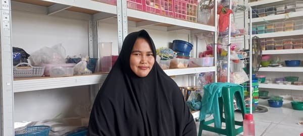 terdesak_pandemi_wanita_ini_berkreasi_hasilkan_cuan_dari_aksesoris