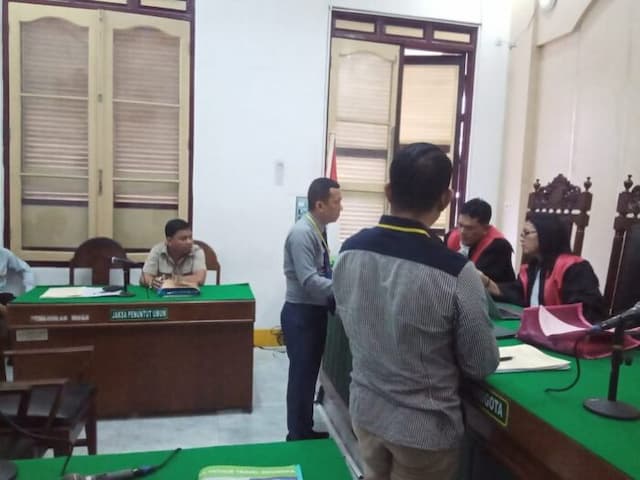 tergugat_datang_telat_sidang_perkara_pt_jbi_rp642_miliar_ditunda