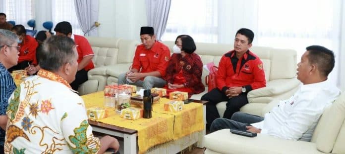 terima_audiensi_dpc_pdip_simalungun_bupati_ajak_kader_perjuangkan_aspirasi_masyarakat