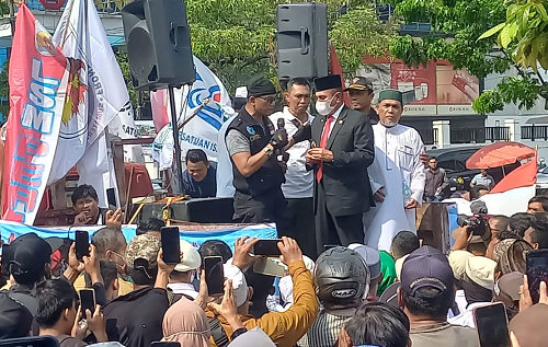 terima_massa_tolak_kenaikan_bbm_gubernur_sumut_ajak_warga_berhemat