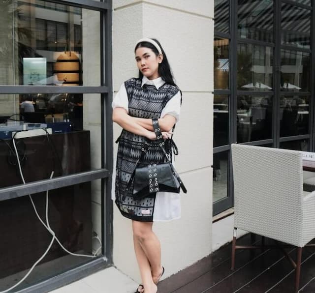 terinspirasi_seniman_rusia_gadis_medan_ini_buka_usaha_kecantikan_kuku