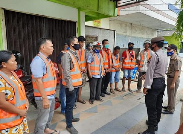 terjaring_razia_masker_di_lubuk_pakam_langsung_pakai_rompi_oranye