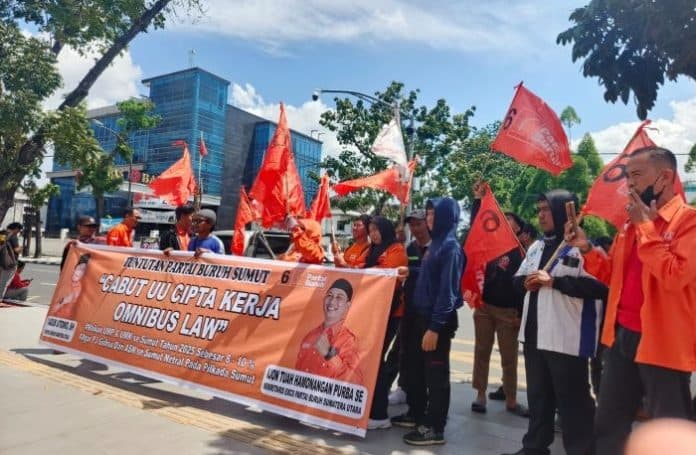 terkait_kenaikan_upah_sektoral_massa_aksi_unjuk_rasa_menuju_kantor_gubsu