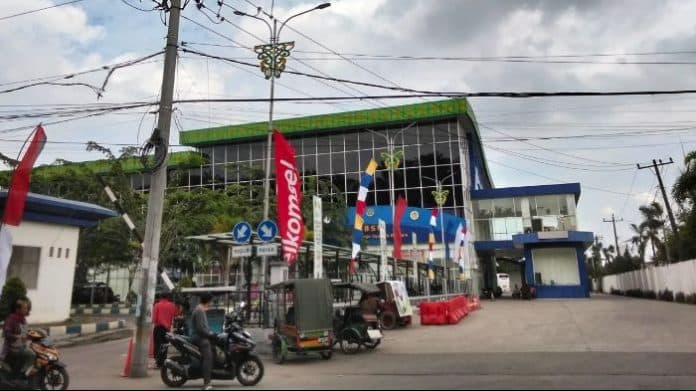 terminal_amplas_medan_terpantau_ramai_dipadati_ratusan_penumpang