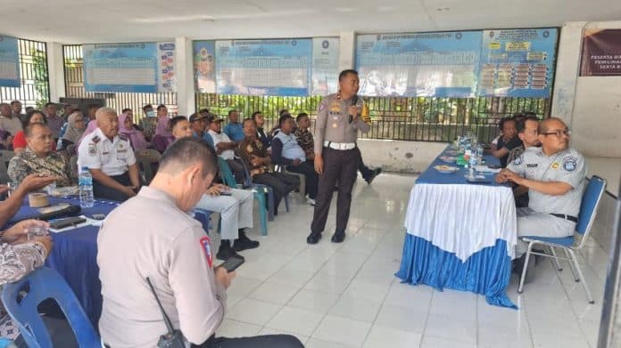 terobos_lintasan_ka_tanpa_palang_pintu_diancam_penjara_3_bulan_dan_denda_rp750_ribu