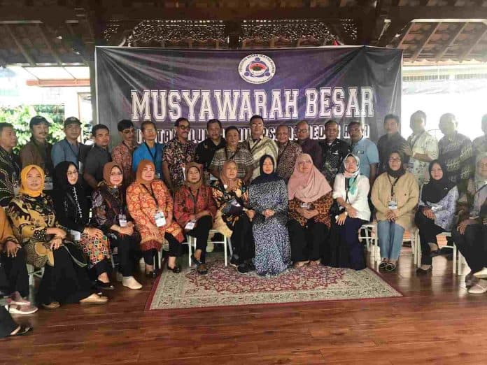 terpilih_jadi_ketum_pb_ika_uma_hj_rita_wizni_rahudman_lakukan_ini
