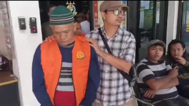 tersangka_pembunuh_wartawan_beserta_keluarga_diserahkan_ke_kejari_karo