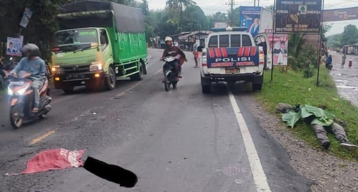 tertabrak_truk_pemotor_tewas_di_jalinsum_asahan