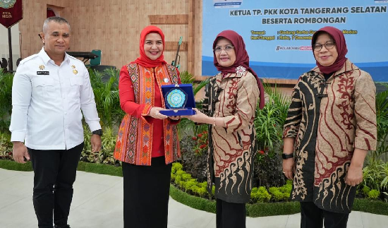tertarik_program_sakasanwira_tp_pkk_kota_tangerang_selatan_kunker_ke_medan