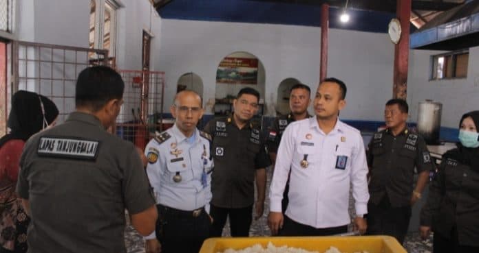tes_urine_wbp_sidak_monitoring_digelar_di_lapas_tanjungbalai
