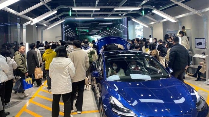 tesla_banting_harga_di_4_negara_pemilik_marah_dan_protes