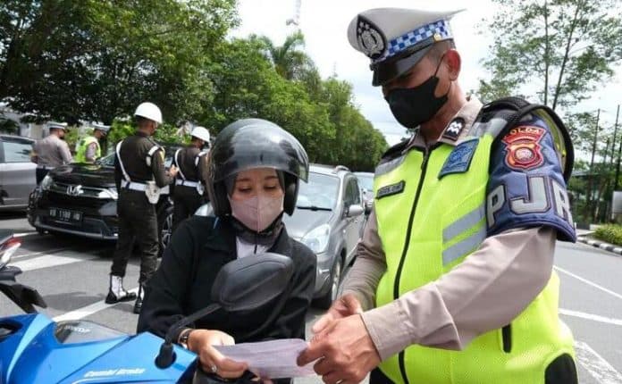tidak_pakai_helm_jadi_pelanggaran_terbanyak_ops_patuh_toba_2023