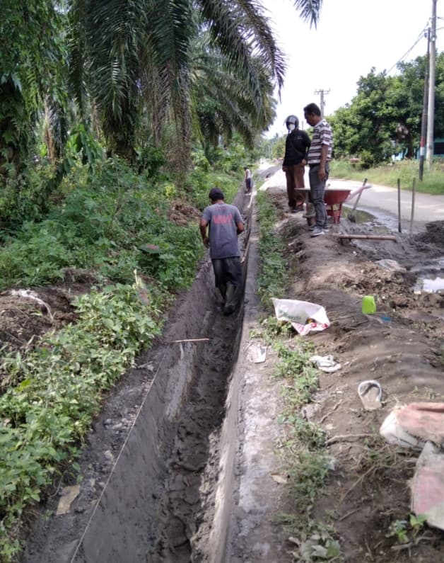 tidak_transparan_bangun_paret_beton_tanpa_plank_nama_di_desa_sialang_deli_serdang