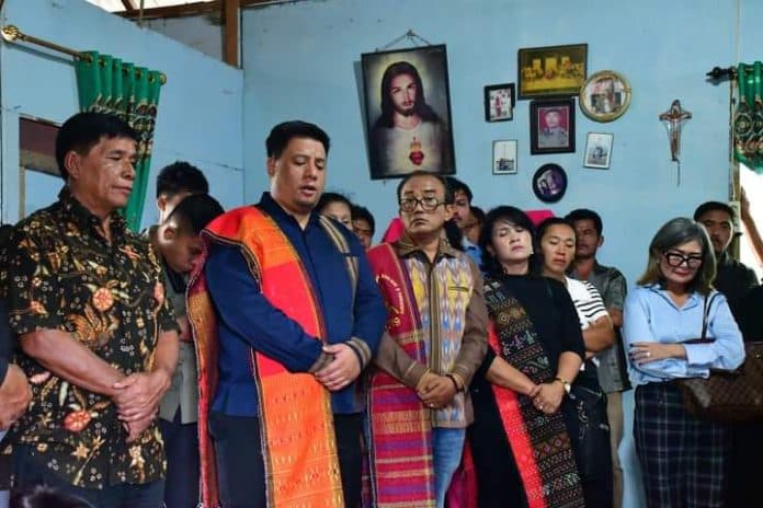 tiga_korban_meninggal_dunia_tanah_longsor_sibolangit_disemayamkan_di_samosir