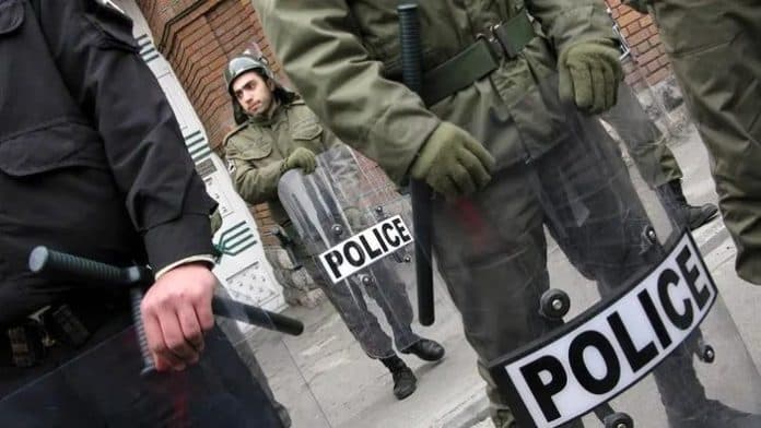 tiga_polisi_iran_tewas_dalam_serangan_kelompok_ekstremis