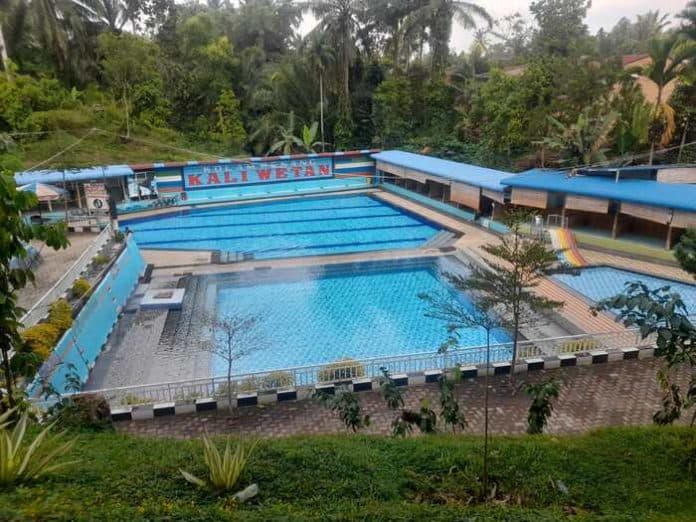 tiga_remaja_selamat_usai_tenggelam_penjaga_kolam_renang_kelalaian_orang_tua