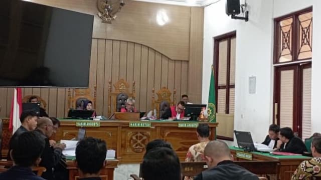 tiga_terdakwa_kasus_korupsi_koneksitas_eradikasi_lahan_di_pt_psu_dituntut_185_tahun_penjara