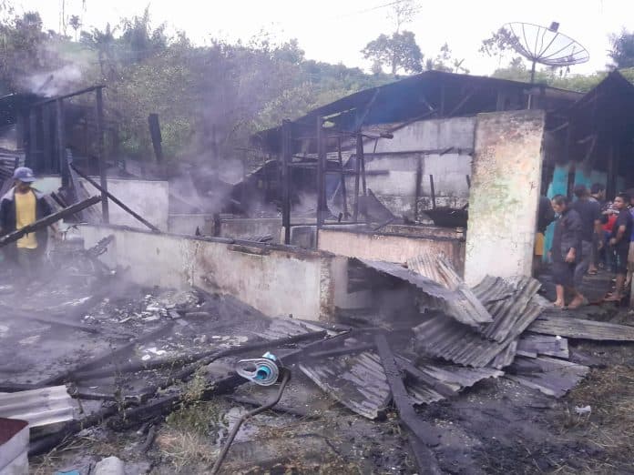 tiga_unit_rumah_di_mata_kocing_hangus_terbakar