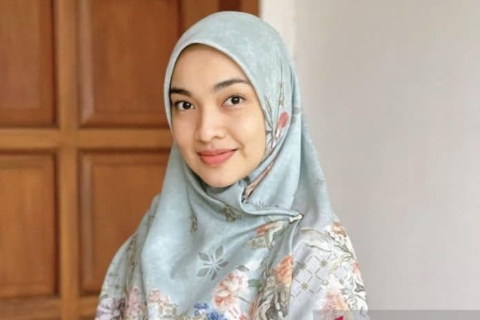tika_bravani_maknai_lebaran_untuk_berdamai_dengan_diri_sendiri