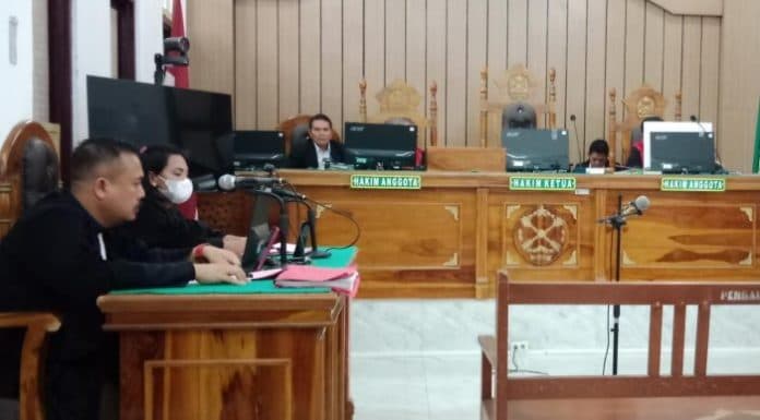 tikam_abang_kandung_hingga_tewas_adik_pasrah_dihukum_4_tahun_bui