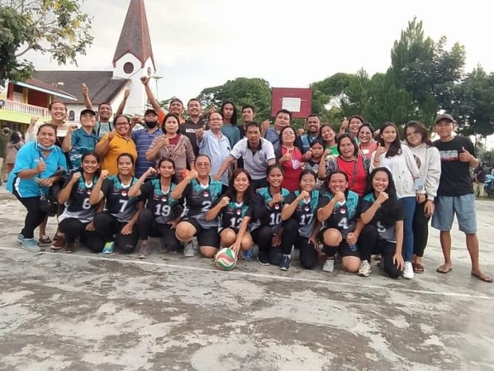 tim_bola_voli_putri_hkbp_pematangsiantar_raih_juara_pertama