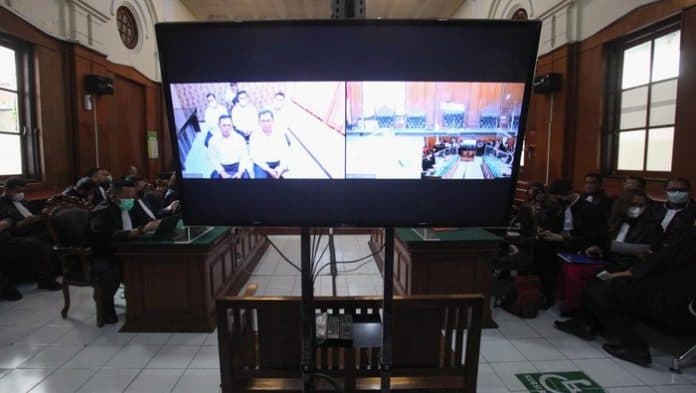 tim_gabungan_aremania_peradilan_tragedi_kanjuruhan_janggal_dan_sesat