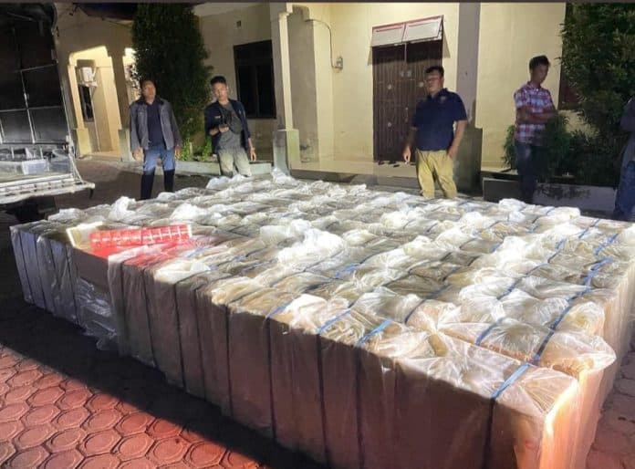 tim_gabungan_bc_siantar_tangkap_satu_pick_up_rokok_luffman_ilegal_dua_tersangka_diamankan